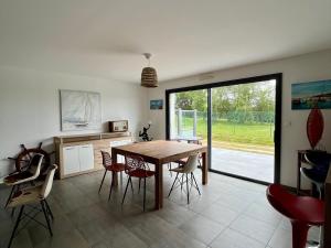 Maisons de vacances Maison Moderne Proche Plage et Bourg a Groix - FR-1-813-29 : photos des chambres