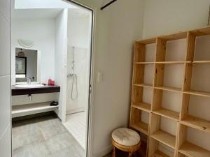 Maisons de vacances Maison Moderne Proche Plage et Bourg a Groix - FR-1-813-29 : photos des chambres