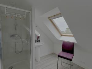 Maisons de vacances Maison Moderne Proche Plage et Bourg a Groix - FR-1-813-29 : photos des chambres