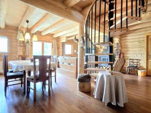Chalets Chalet spacieux avec parking securise, proche de l-etang - FR-1-592-87 : photos des chambres