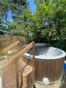 More Holiday Cottage M, 85 meters to the beach with large garden