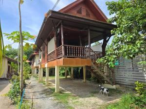 Cozy Stay Near Pier, Food & Fun