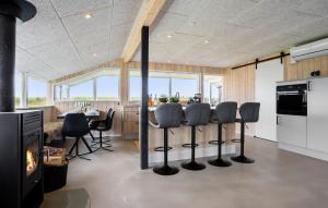 Amazing Home In Vinderup With Wifi