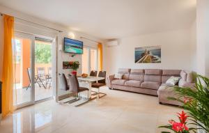 Lovely Home In Vodnjan With Wifi