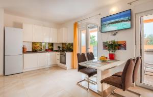 Lovely Home In Vodnjan With Wifi