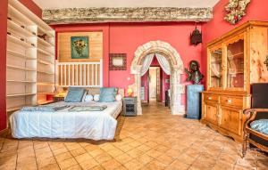 Maisons de vacances Stunning Home In Sainte-Trie With Wifi : photos des chambres