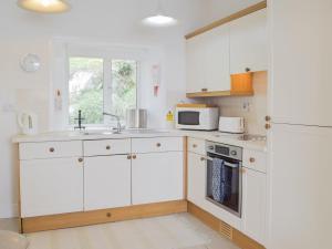 Cliff Cottage - Uk43207