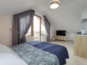 Willa M19 - Adults Only