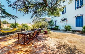 Awesome Home In Capendu