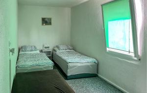 1 Bedroom Gorgeous Home In Mscice