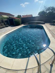 Appartements appartement tout confort dans villa avec piscine : photos des chambres