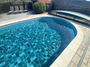 Appartements appartement tout confort dans villa avec piscine : photos des chambres