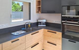 Maisons de vacances Beautiful Home In Pordic With Wifi : photos des chambres