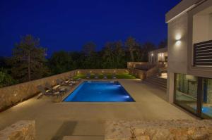 Villa ASTRUM with heated indoor and outdoor pool, jacuzzi and sauna