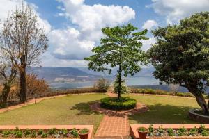 StayVistas Villa Terra - Valley & Lake-View Villa with Spacious Lawn & Indoor Activities