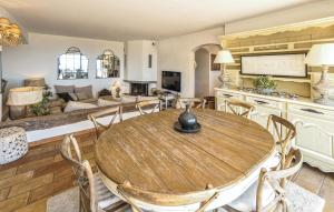 Awesome Home In Les Adrets D Lestérel