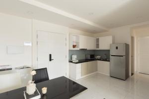 Nice cityview 2brd 2bath D1