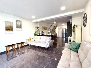 Elegant Beach Villa Moonstone II