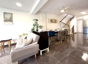 Elegant Beach Villa Moonstone II