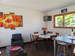 Maisons de vacances Maison charmante avec jardin et barbecue a Penmarch : photos des chambres