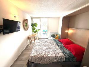 Studio 4pers La Grande Motte Ponant, Vue exceptionnelle lac, double terrasse, Parking, base nautique, golf & plage à pied, draps & serviettes fournis - 2ème étage sans ascenceur