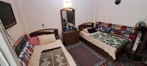 Hewidi deluxe Bedroom 12 min from Cairo Airport 3 min from famous Roxy Square free AP dropoff 距开罗机场十二分钟的豪华卧室 免费机场送机