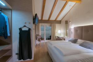 Superior Double Room with Lake View room in Hotel Galvani