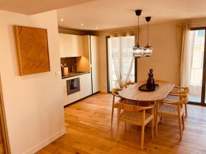 La Maison Cavet 5 Appartements de standing au coeur du village : photos des chambres