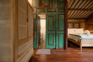 Tropical Kasbah with Riverside View - Beji Mas, Ubud