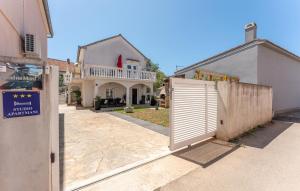 Nice Apartment In Biograd Na Moru With Wifi