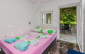 Lovely Apartment In Vir With Wifi