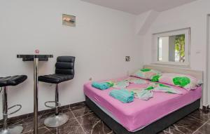 Lovely Apartment In Vir With Wifi