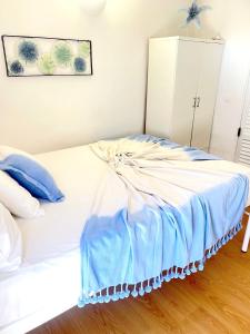 Little Troll House 2, Golden Beach,