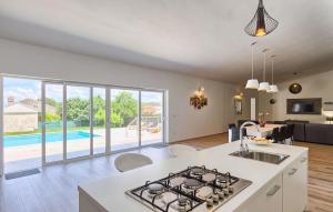 Gorgeous Home In Rovinjsko Selo