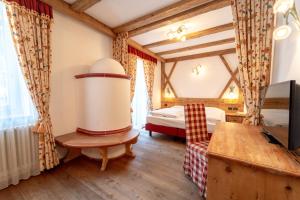 Junior Suite with Balcony (2 Adults) room in Hotel Laurin