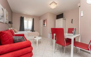 Gorgeous Apartment In Biograd Na Moru With Wifi
