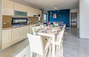 2 Bedroom Cozy Apartment In Medulin