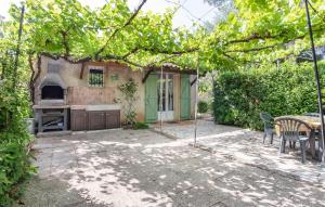 Maisons de vacances 1 Bedroom Pet Friendly Home In Le Muy : photos des chambres