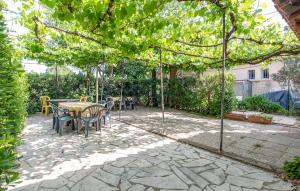 Maisons de vacances 1 Bedroom Pet Friendly Home In Le Muy : photos des chambres