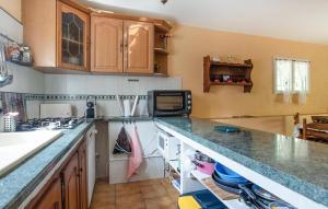 Maisons de vacances 1 Bedroom Pet Friendly Home In Le Muy : photos des chambres