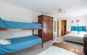 Maisons de vacances 1 Bedroom Pet Friendly Home In Le Muy : photos des chambres
