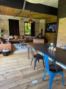 Loft Cosy avec billard et à 10 minutes de laéroport de Zaventem