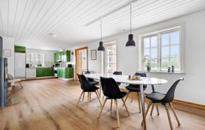 3 Bedroom Beautiful Home In Videbæk
