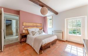 Maisons de vacances Superbe Maison Avec Piscine : photos des chambres