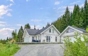 Pet Friendly Home In Eidsvåg I Romsdal