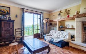 Maisons de vacances 3 Bedroom Awesome Home In Seillans : photos des chambres