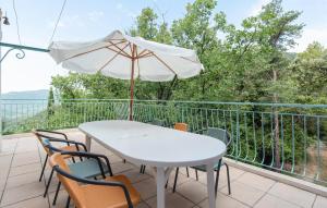 Maisons de vacances 3 Bedroom Awesome Home In Seillans : photos des chambres