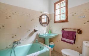 Maisons de vacances 3 Bedroom Awesome Home In Seillans : photos des chambres
