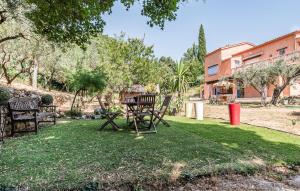 Appartements Apartment In Villa With Pool : photos des chambres