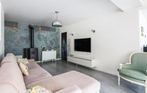 Appartements Apartment In Villa With Pool : photos des chambres